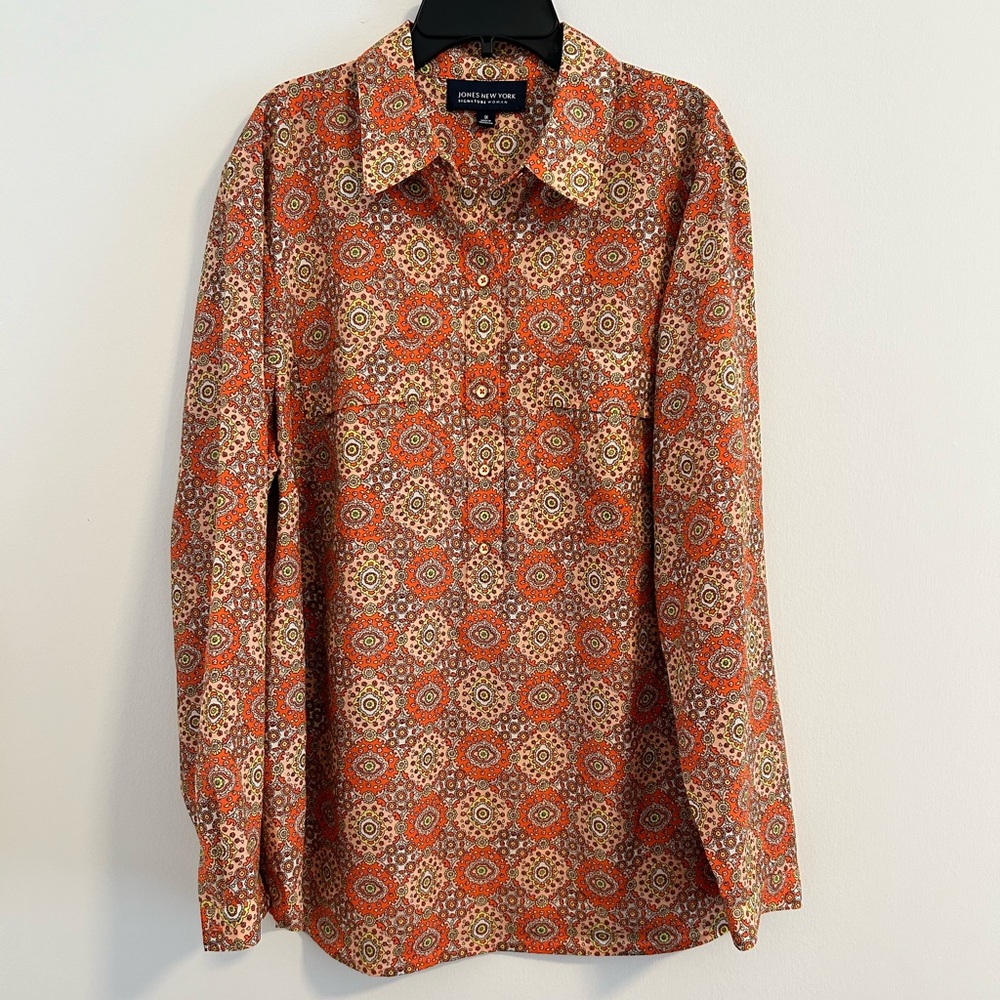 Like New Jones New York Signature Woman Shirt
